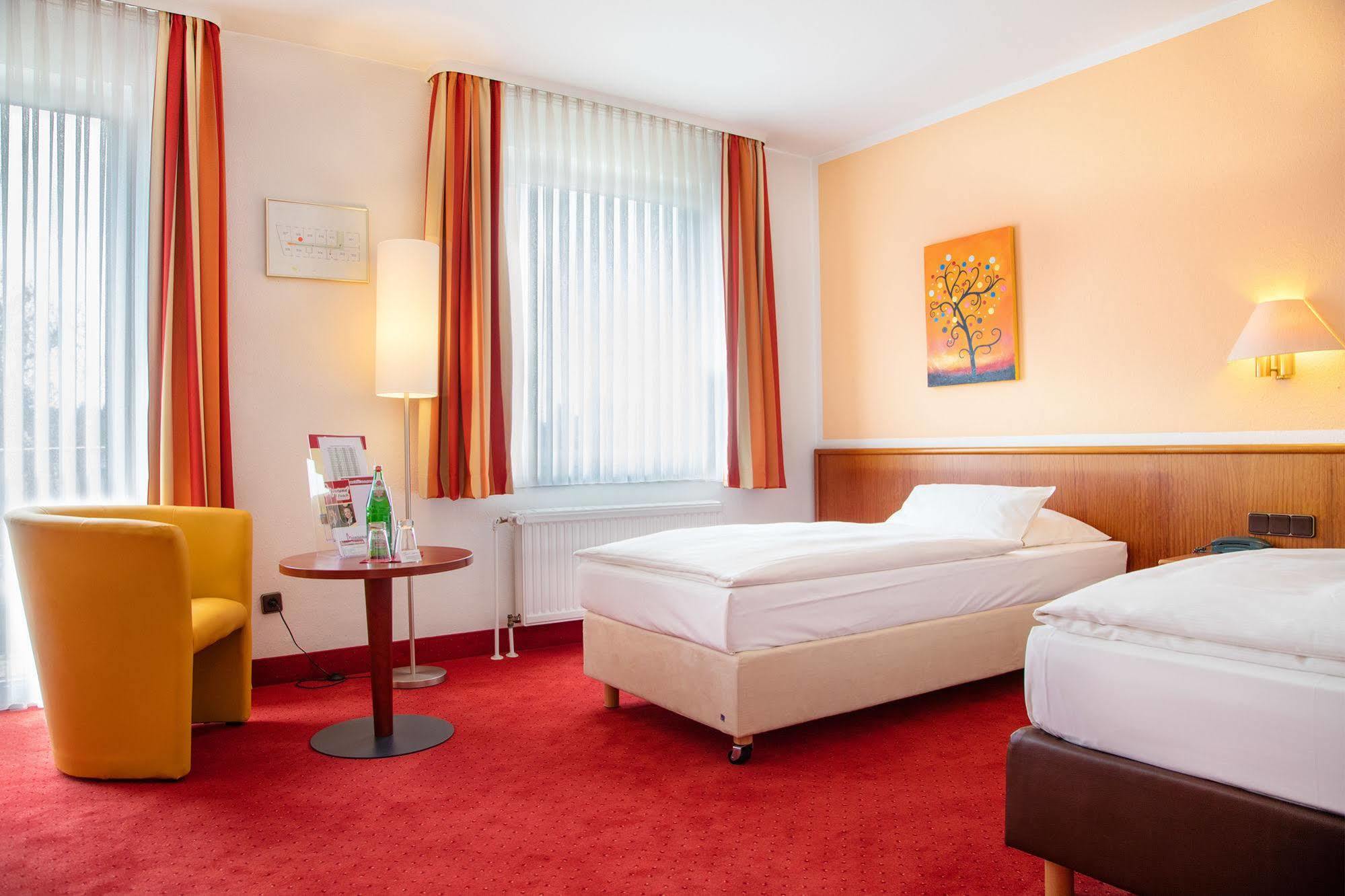 Montana Hotel Monchengladbach Bagian luar foto